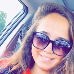 Meet your Posher, Melanie